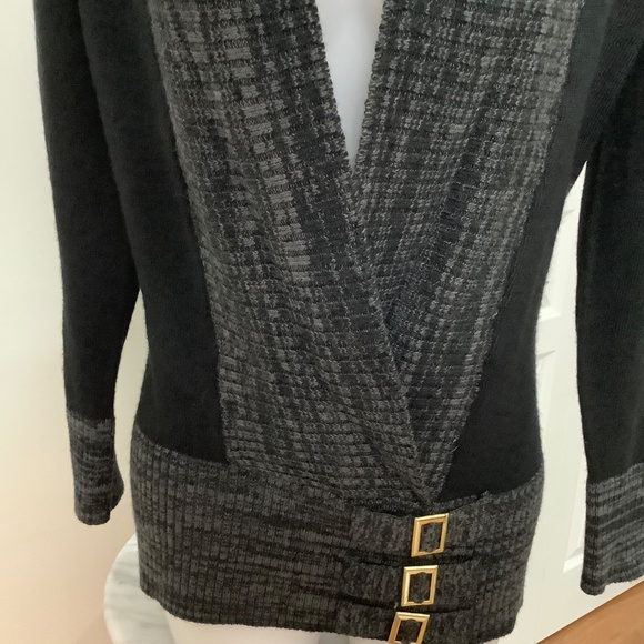 Venus Classic Sweater Medium - Picture 3 of 12